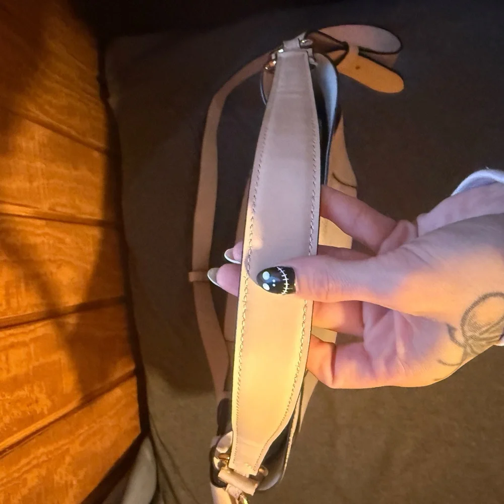 Michael Kors Cream Shoulder Bag - Picture 4 of 11